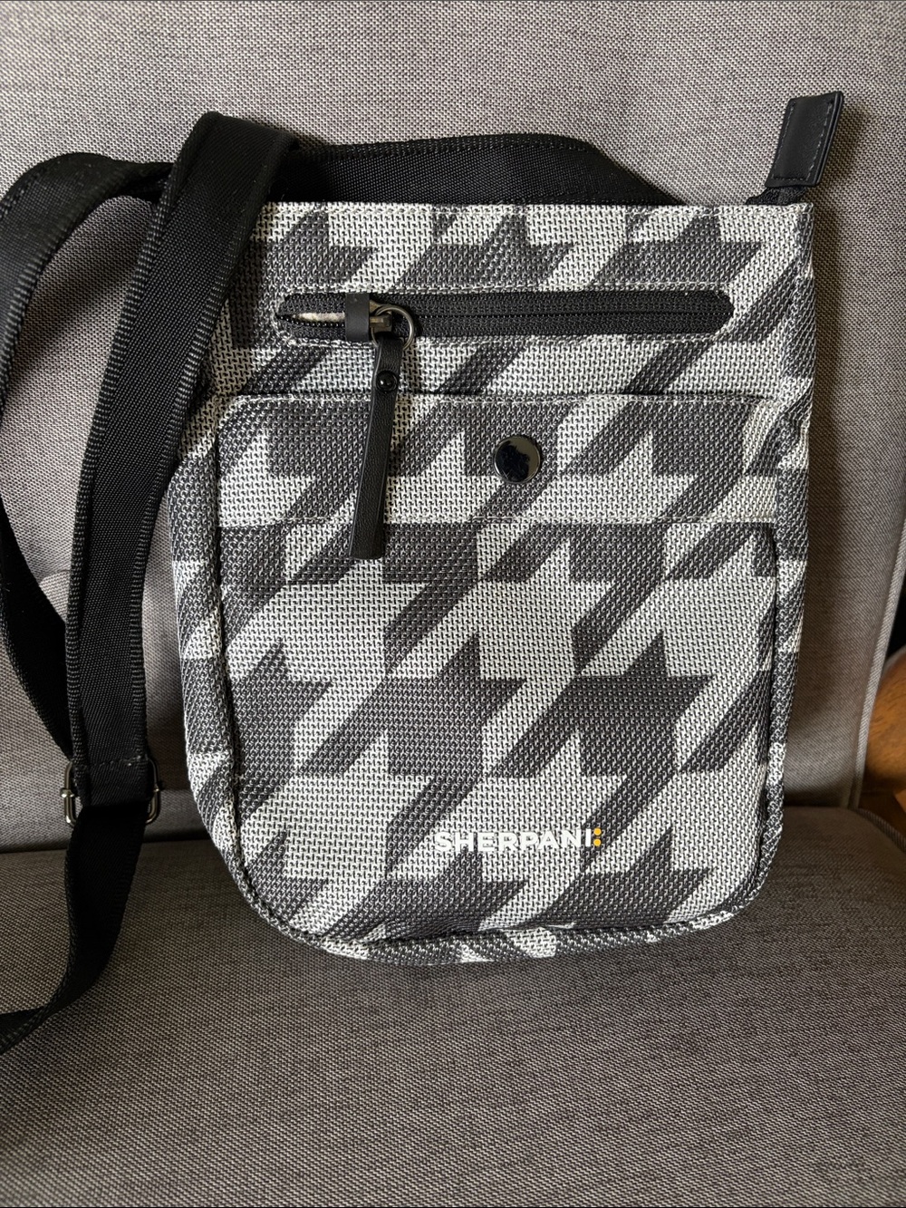 Sherpani Prima Black and White Houndstooth Messenger Crossbody